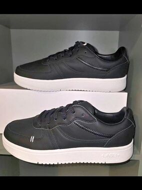 LABEL Go-To Low Black & White UNISEX Sneakers 8.5 women and 7 men BRAND NEW